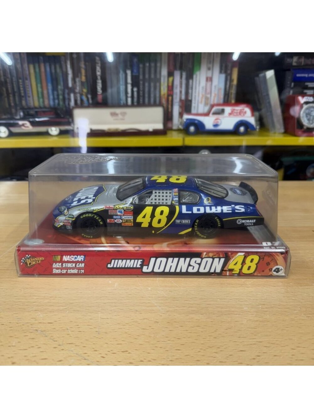 2007 Jimmie Johnson #48 Lowe's Monte Carlo 1:24 Stock Car Winners Circle